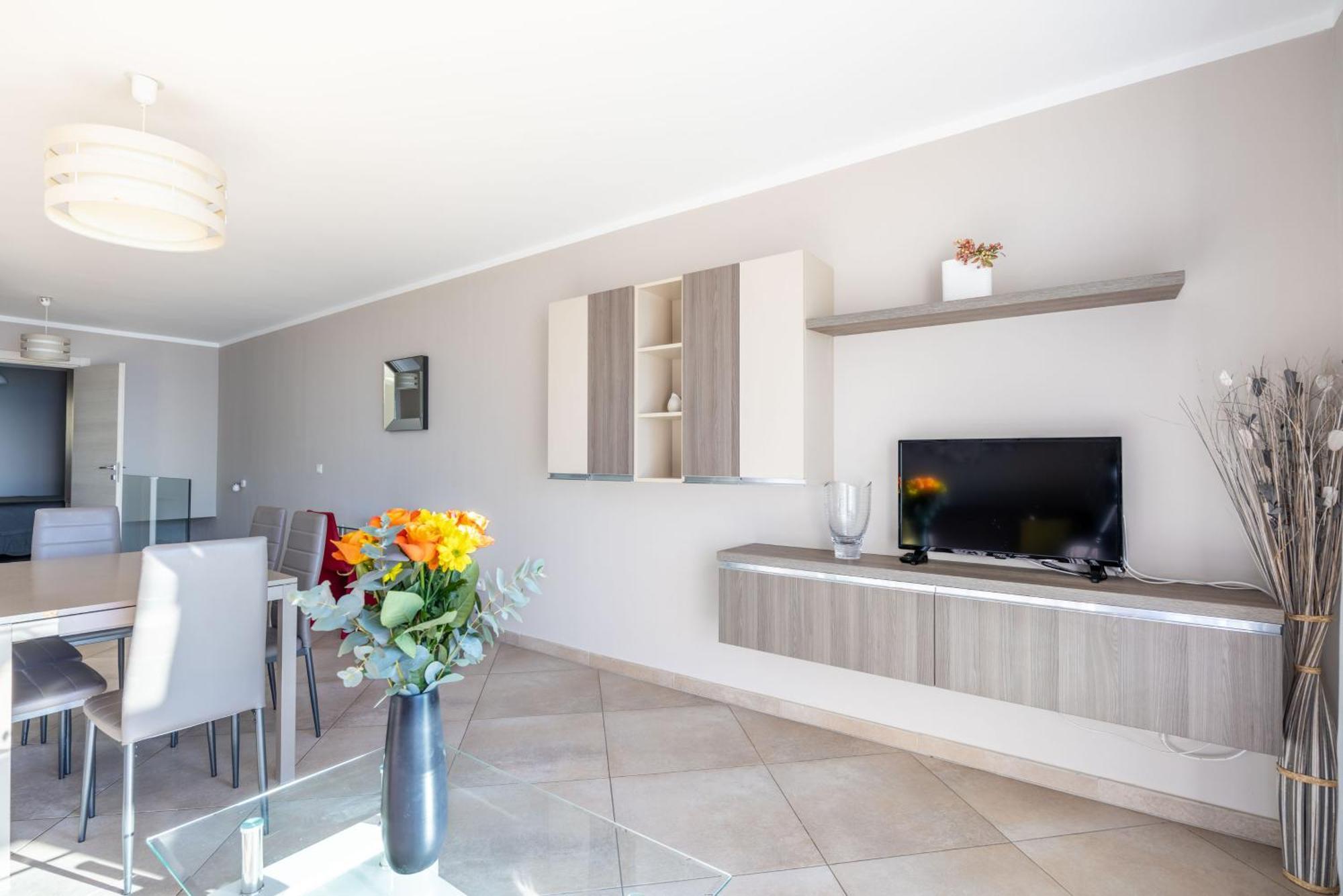 Le Midi 8 By Estates Cannes Bagian luar foto