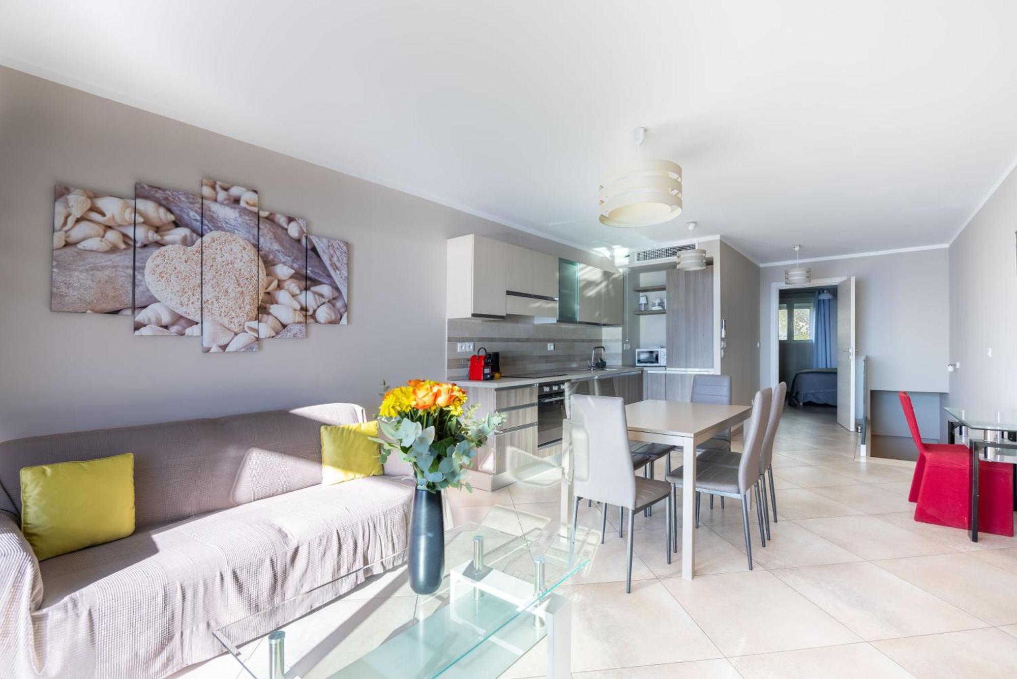 Le Midi 8 By Estates Cannes Bagian luar foto