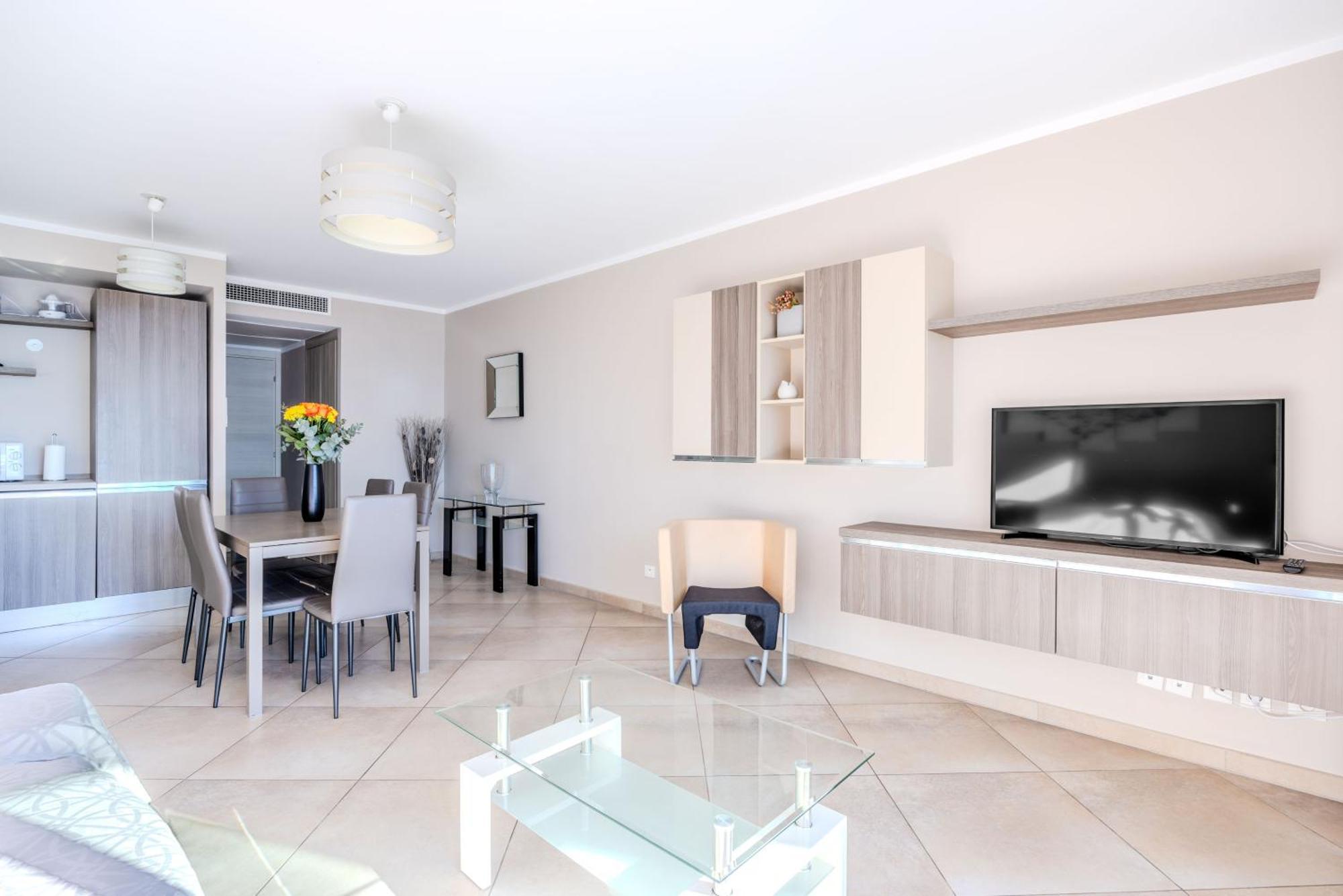 Le Midi 8 By Estates Cannes Bagian luar foto