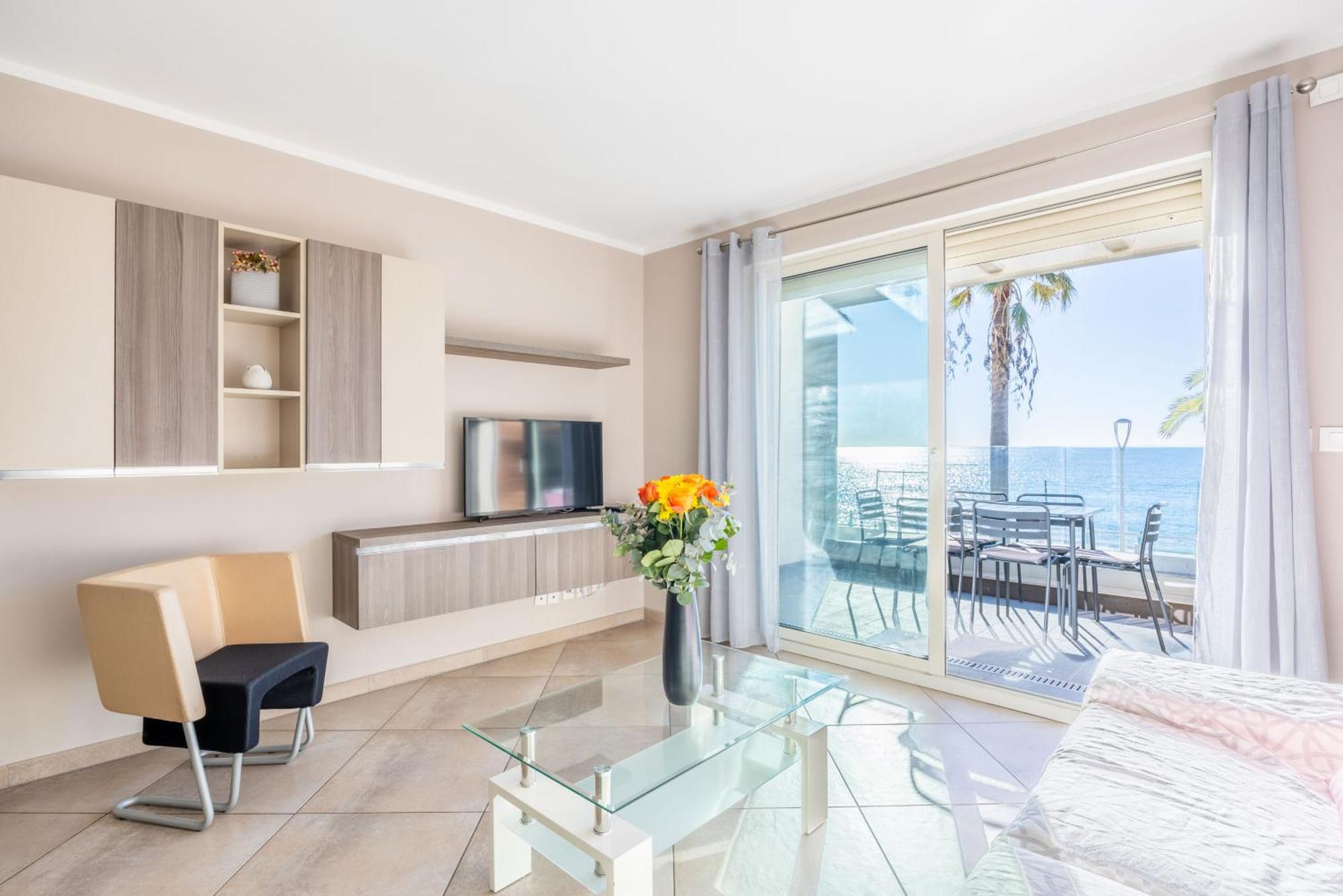 Le Midi 8 By Estates Cannes Bagian luar foto