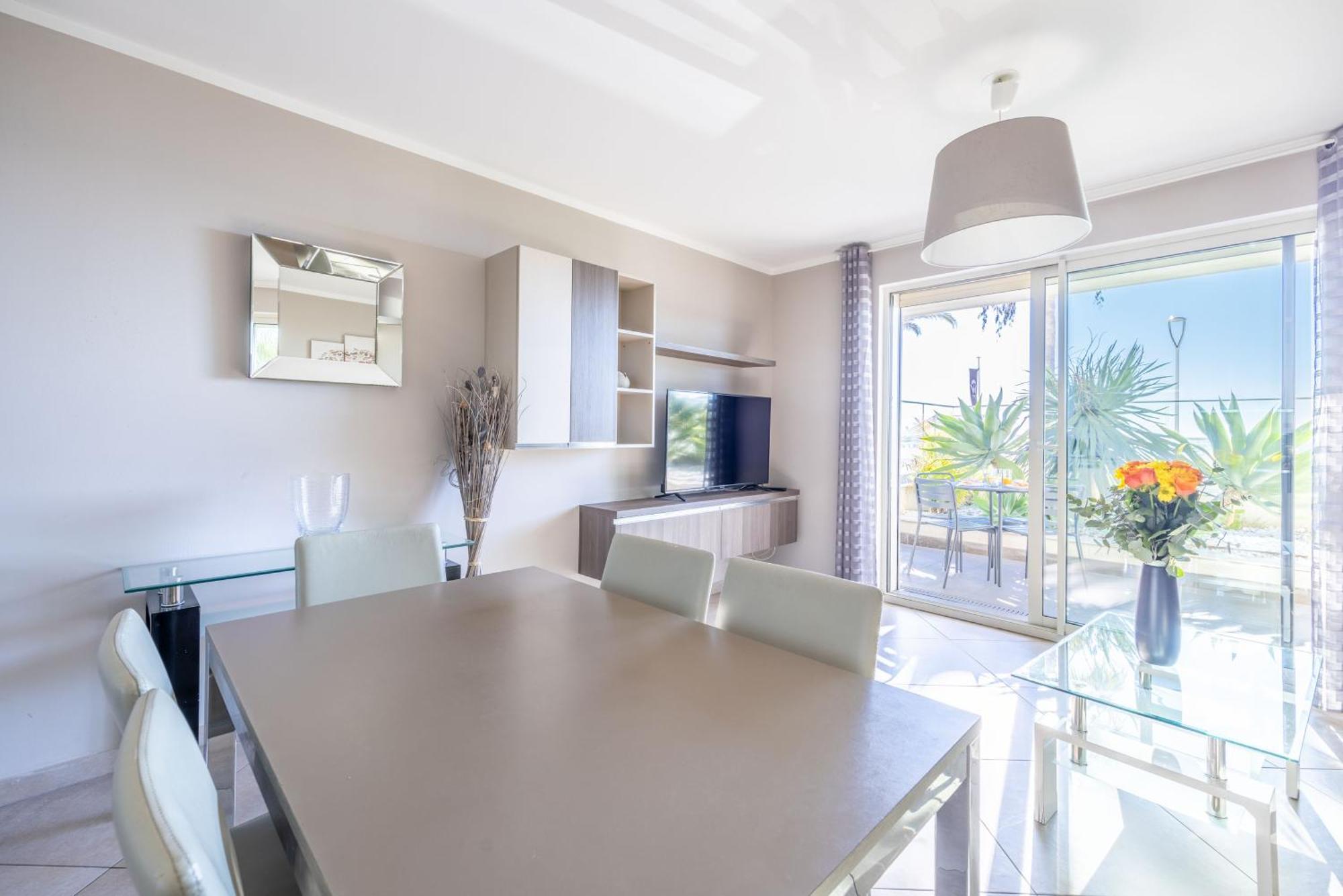 Le Midi 8 By Estates Cannes Bagian luar foto